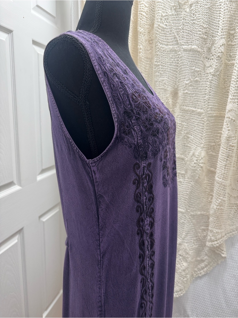 V-neck Vintage 100% Viscose Embroidered Purple Maxi Dress - Picture 10 of 14